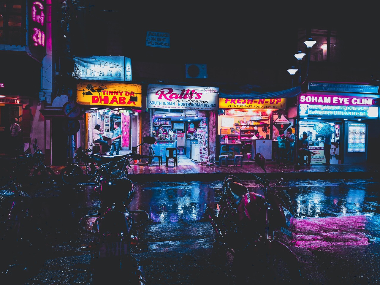 Kilka sklepów nocą